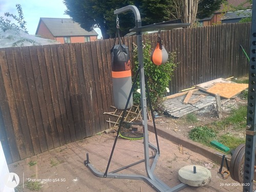 Freestanding boxing punch bag - freestanding,