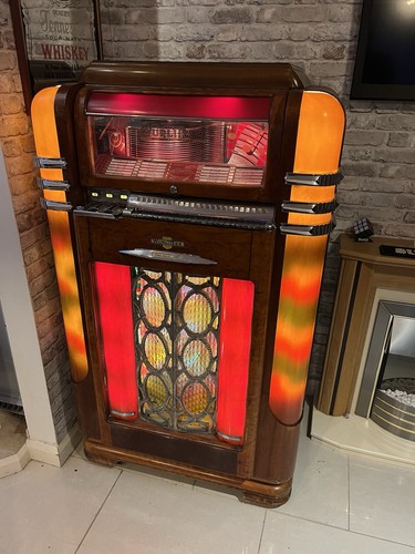 Wurlitzer jukebox with - jukebox,