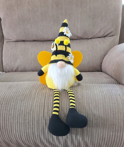 Seated buzz gonk bumble bee - seated,