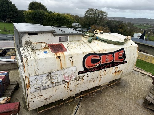 Fuel bowser with pump - with,