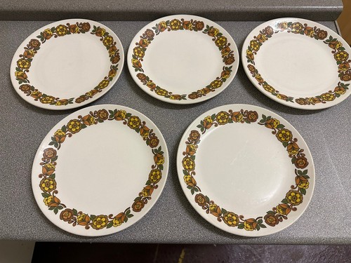 Retro dinner plates 5 - retro,