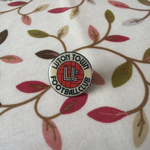 Luton town pin badge - luton,