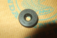 HONDA CB250  CB350  SL360  1968>  GENUINE NOS TACHO GEAR SEAL - # 91256-240-003