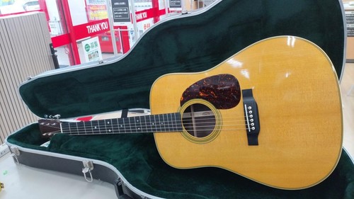 Martin acoustic guitar - acoustic, d-28