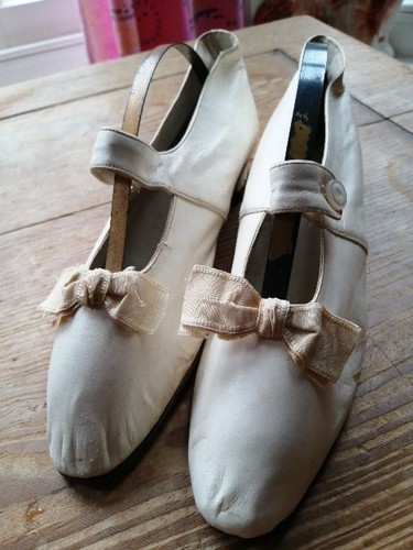 Antique edwardian 1920s cream - antique, /1920s