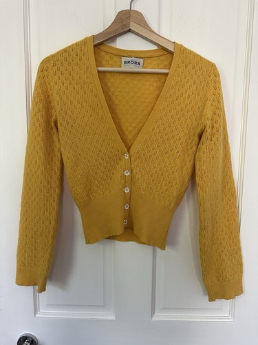 Brora yellow neck cropped - brora, v