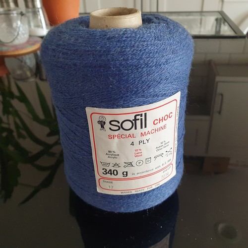340g acrylic wool blend 4 - acrylic/wool,