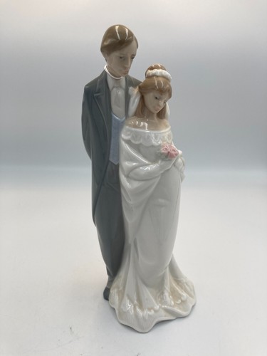 Nao lladro love always - 'love, always'