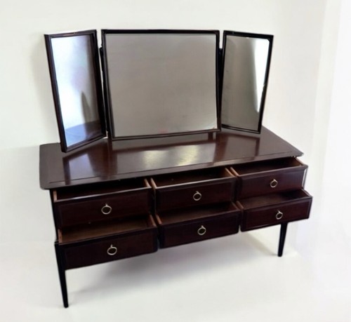 Stag minstrel dressing - stag, table