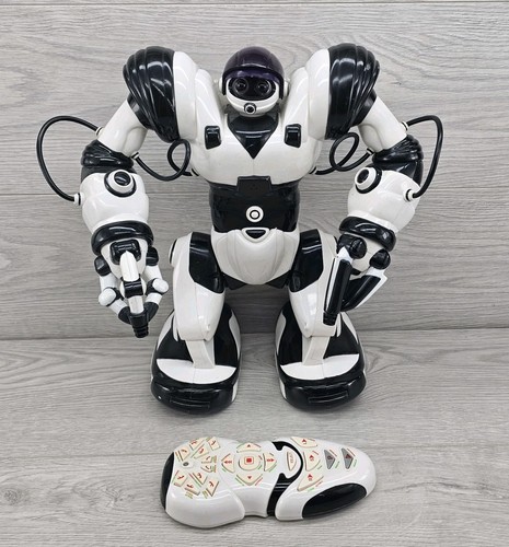 Wowwee robosapien 2004 robot - robosapien,