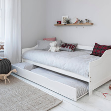 Day Bed Single  with Pull out Trundle Extra Guest in White Hove