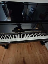 YAMAHA MC10Bl UPRIGHT PIANO