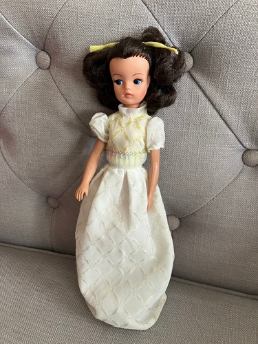 Pretty pedigree sindy - pedigree, white