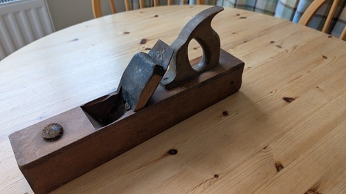 Traditional wood bench planer