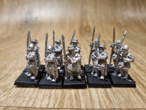Bretonnian men arms - at,
