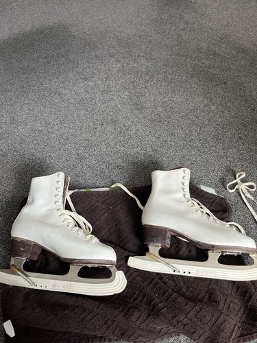 Ice skating figure skates - skating,