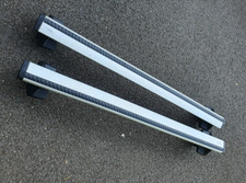 Thule Wing bars 131cm & 7105 Foot Pack