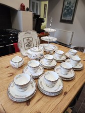 Wedgwood KUTANI CRANE  tea set for eight with three tier cake stand