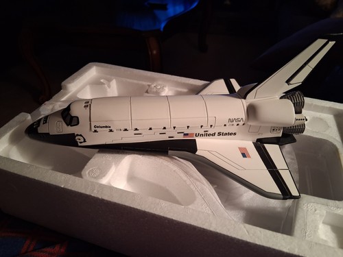 Danbury mint space shuttle - mint,
