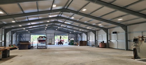 Steel framed building made - -,
