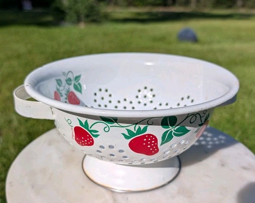 Vtg strawberry white enamel - white,