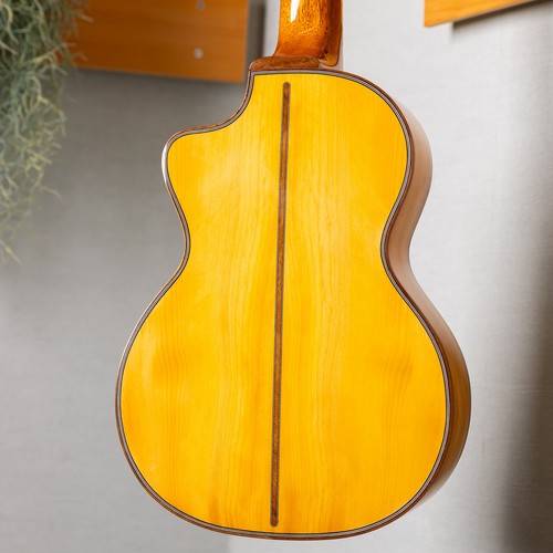 Sumi kaya tenor guitar show - sumi,