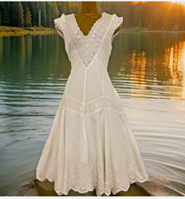 UK 12 TED BAKER IVORY BRODERIE