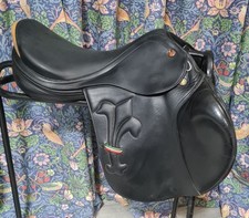 Prestige Arezzo Jump Saddle 17" Wide Black