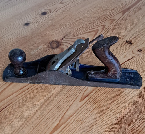 Record bench plane with wooden - bench,