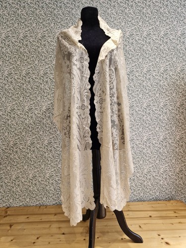 Antique lace shawl spanish - lace,