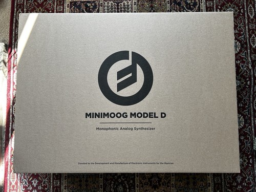 Moog minimoog model analogue - moog,