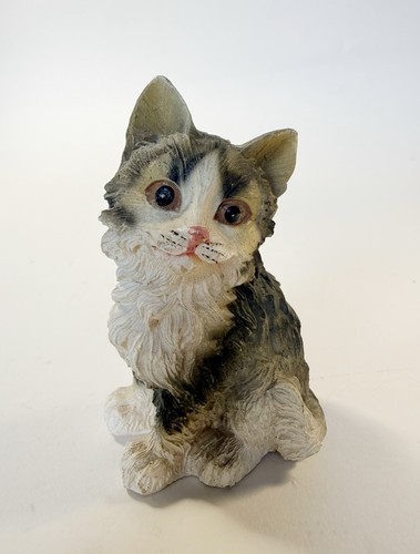Small seated cat figurine grey - small,