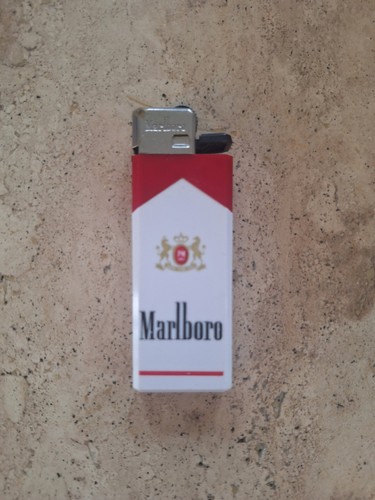 Vintage marlboro lighter - marlboro,