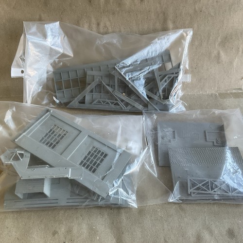 Airfix engine shed - engine, kit