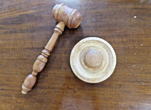 Vintage wooden oak auctioneers - wooden,