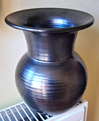 Very large vintage prinknash - large,