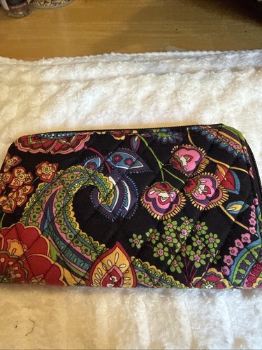 Vera bradley pattern wristlet - bradley,
