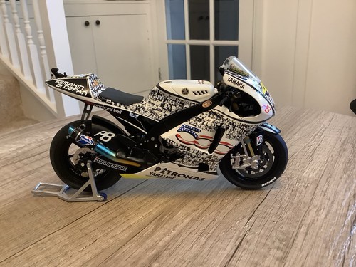Minichamps yzr valentino - minichamps,