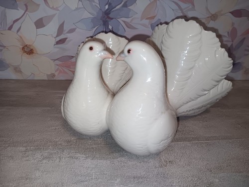 Lladro couple doves kissing - lladro,