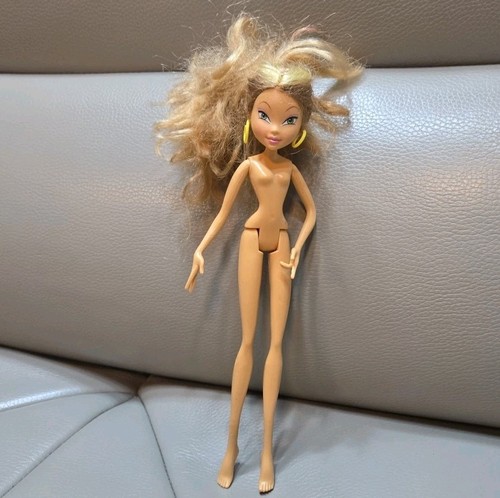 Winx club flora doll 2004 - club,