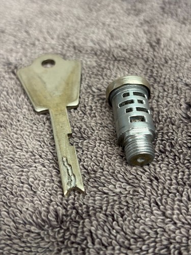 Service lock cylinder for - cylinder,