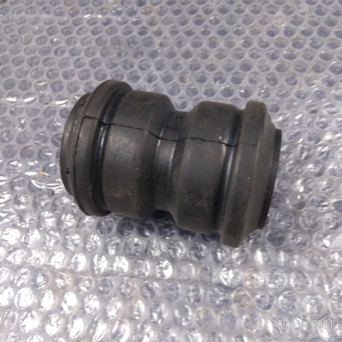 Rubber bushing rear - rubber,