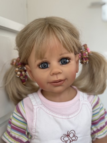 Artist doll doro monika - artist,