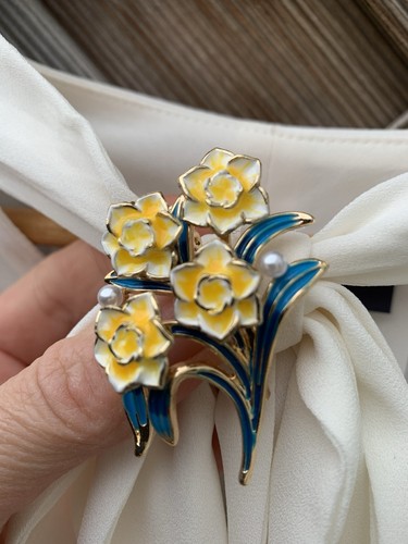 Daffodil flower brooch vintage - brooch,