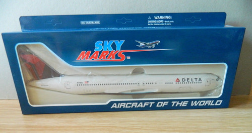 Skymarks boeing 767 300 delta - 767-300,