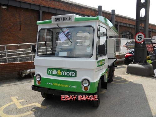 Photo milk float - float,