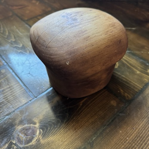 Vintage wooden hat - block, –