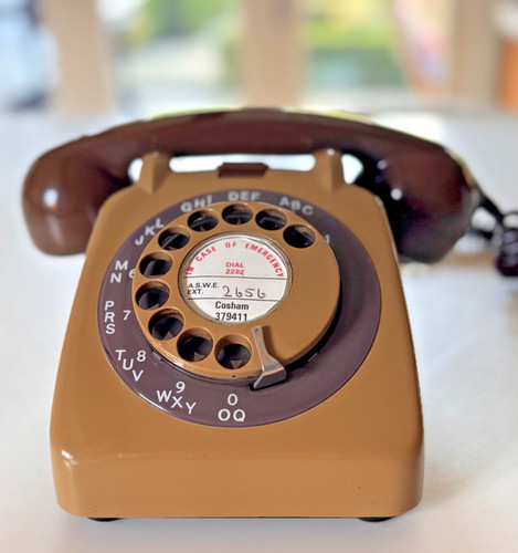 Vintage 1980s telephone - telephone, rotary
