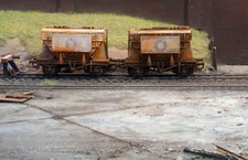 Pre-Owned 2 x Blue Circle Scrap Cement Wagons G10