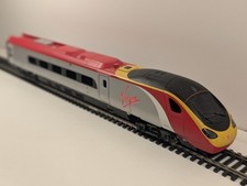 Hornby Virgin Trains Class 390 Pendolino Dummy Unit – Missing Glazing & Wheelset